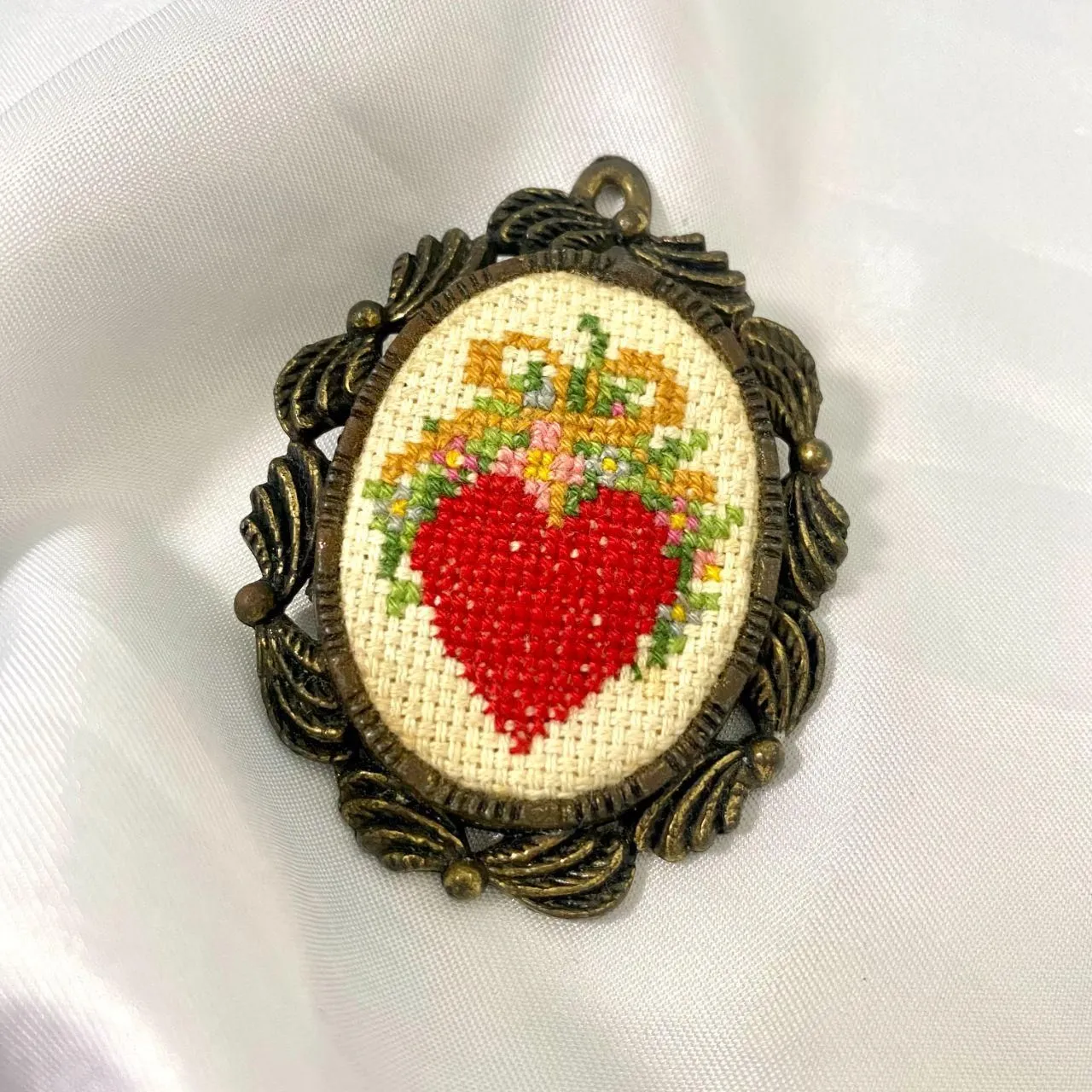 The Creative Circle Vintage Brassy Gold Red Heart Needle Point Brooch Pendant - Image 2