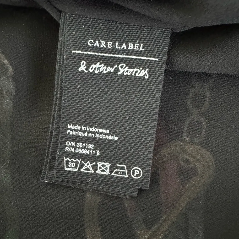 & Other Stories Patterned Wrap Black Dress - Image 4