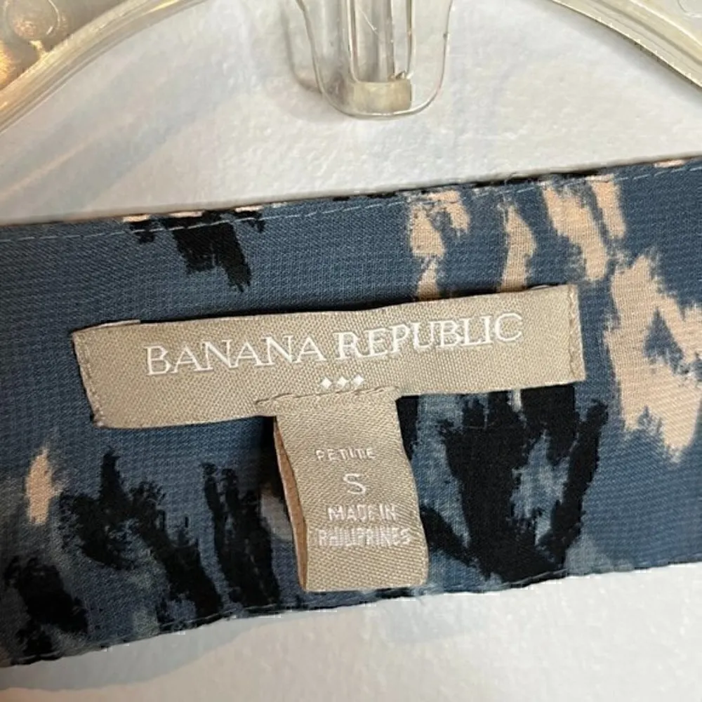 Banana Republic blue patterned tank top - Image 3