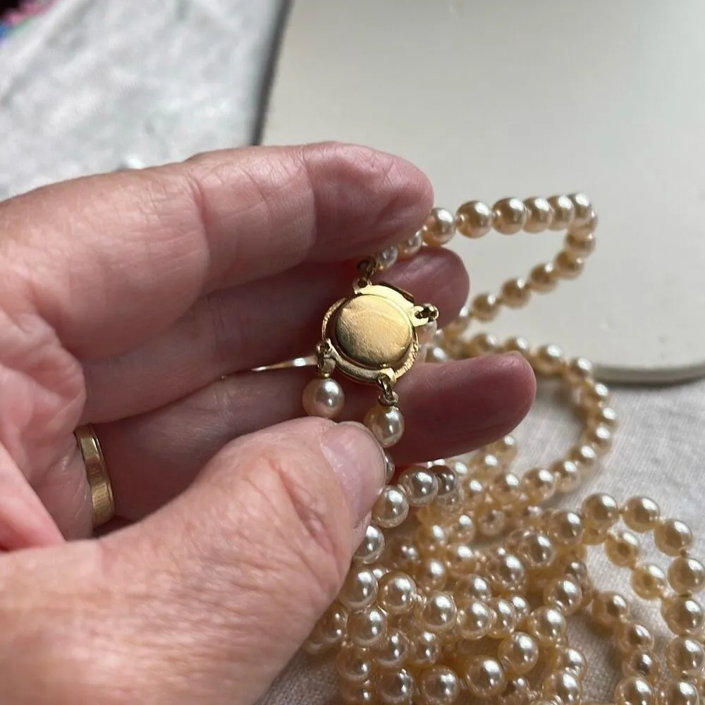 Vintage double strand hand knotted faux pearl necklace. Unknown Gold - Image 3