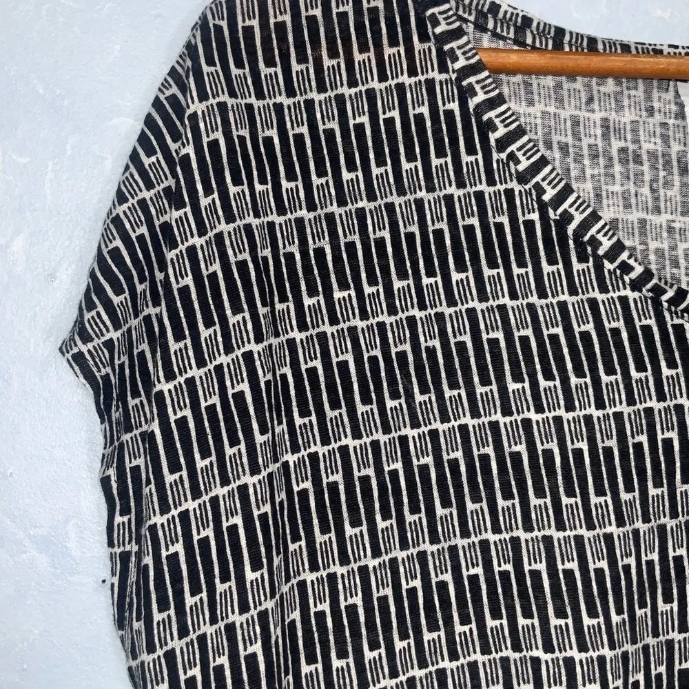 Nicole Miller Linen Black & White Cap Sleeve V Neck Loose Fit Blouse Lg - Image 4