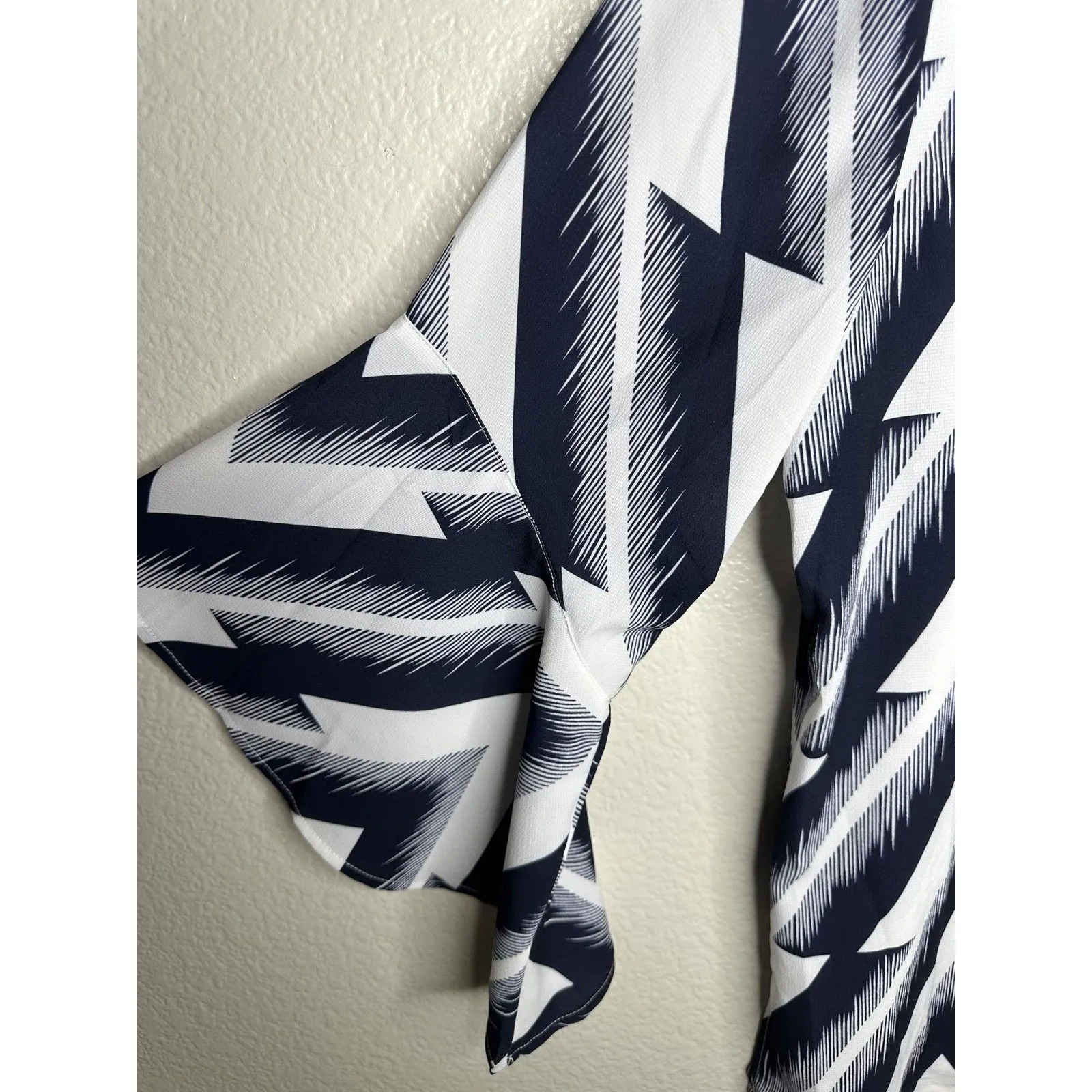 Chico's Shirt Womens Large 2 Blue White Chevron Bell Sleeve Crisscross V Neck - Image 3