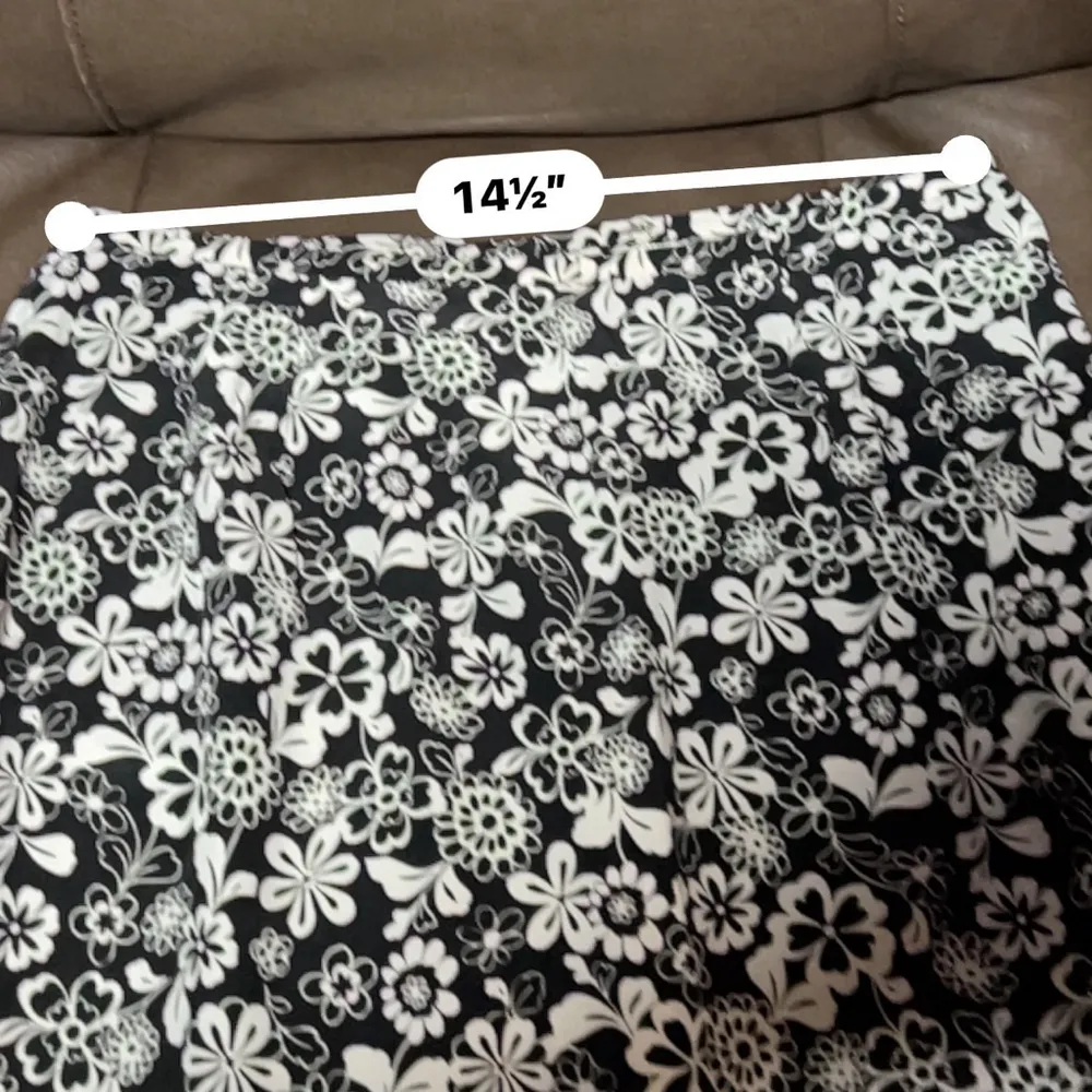 Women's Madison Gray Floral Silk Skirt Size 14 Black White - Image 5