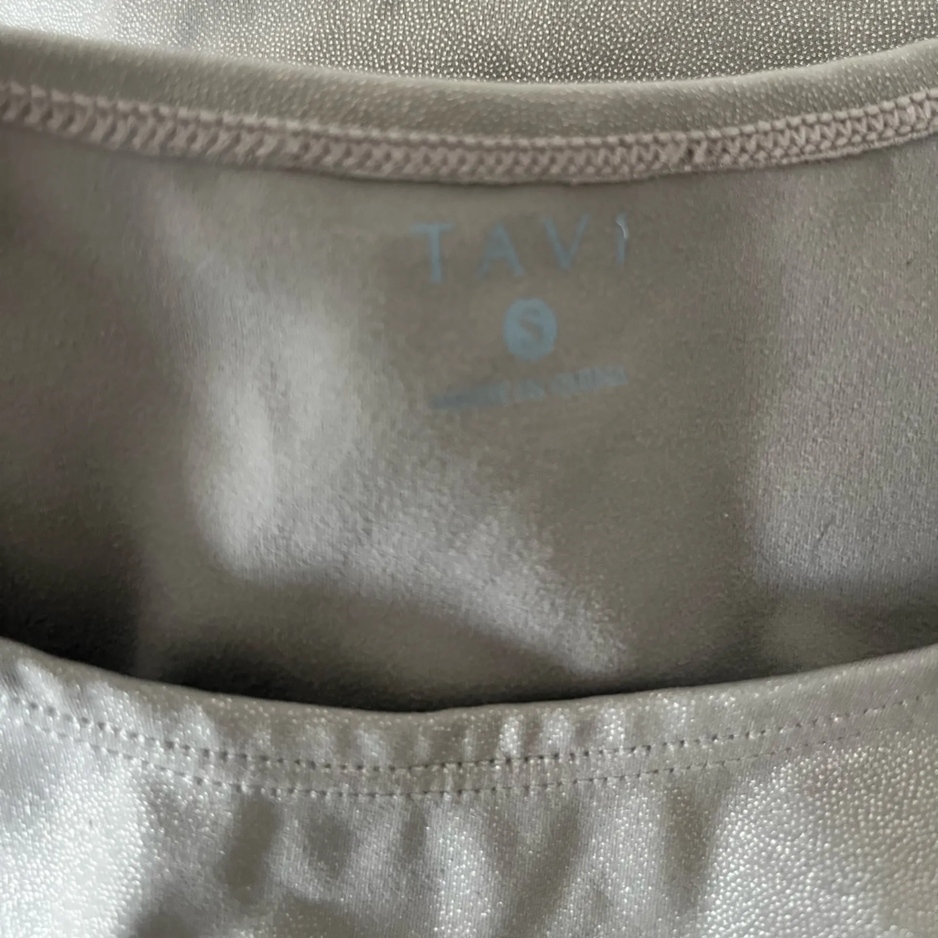 Tavi Women’s‎ Light Brown Tan Shimmer Cropped Athletic Tank Top Size Small - Image 3