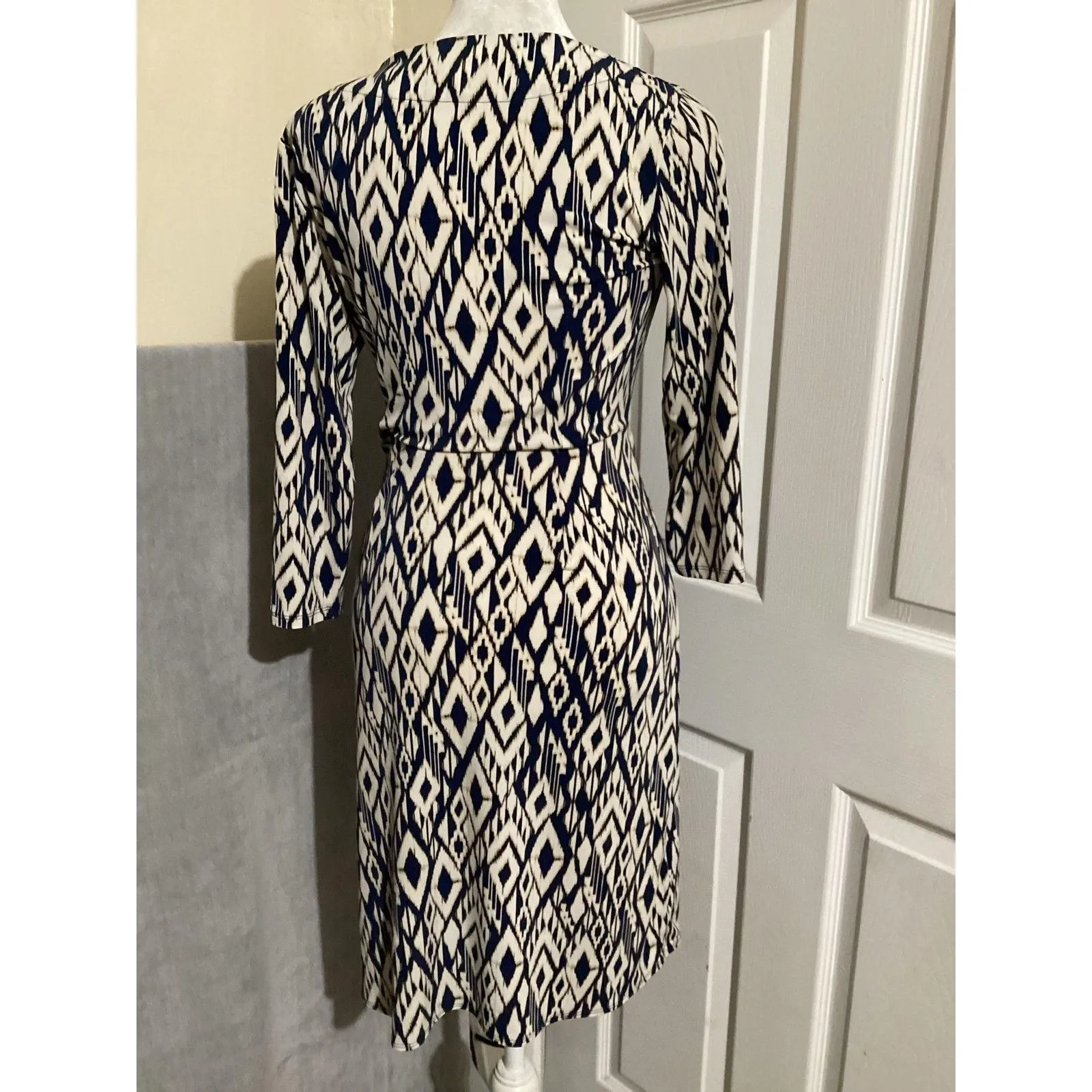 Tommy Bahama Dress Womens XS Blue White Ikat Faux Wrap Knot Front 3/4 Sleeve - Image 4