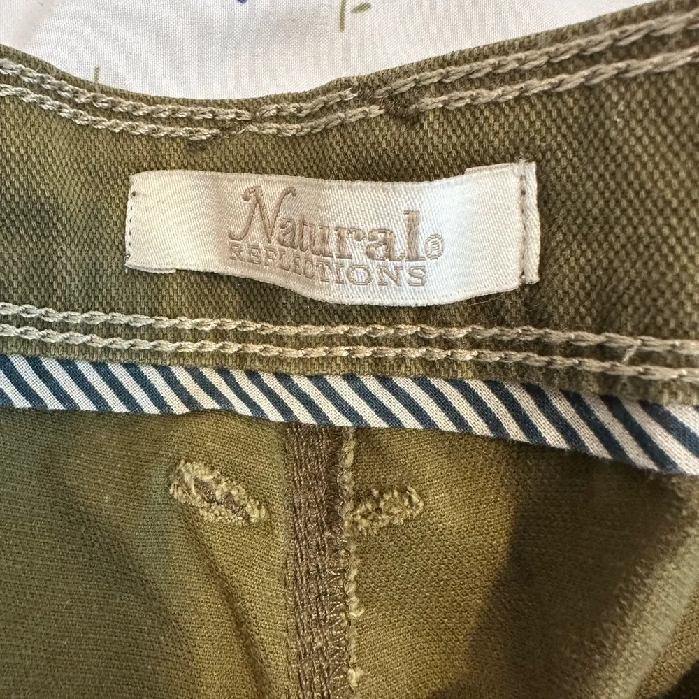 Women’s Sz: 10 Natural Reflections Army Green Cargo Shorts. Stretch Cotton. - Image 7