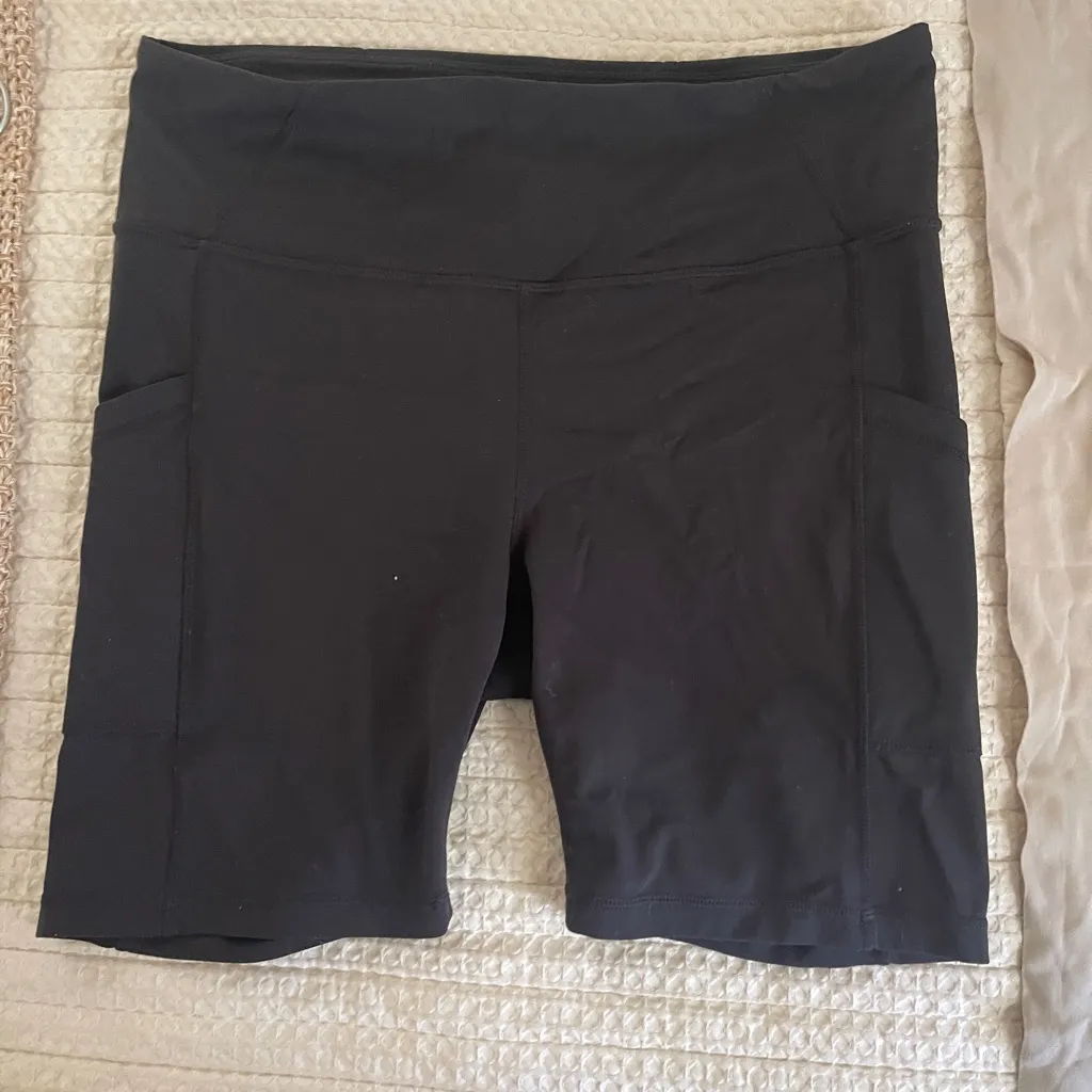 Prana Black Women's Bike Shorts high waisted size large - Image 3