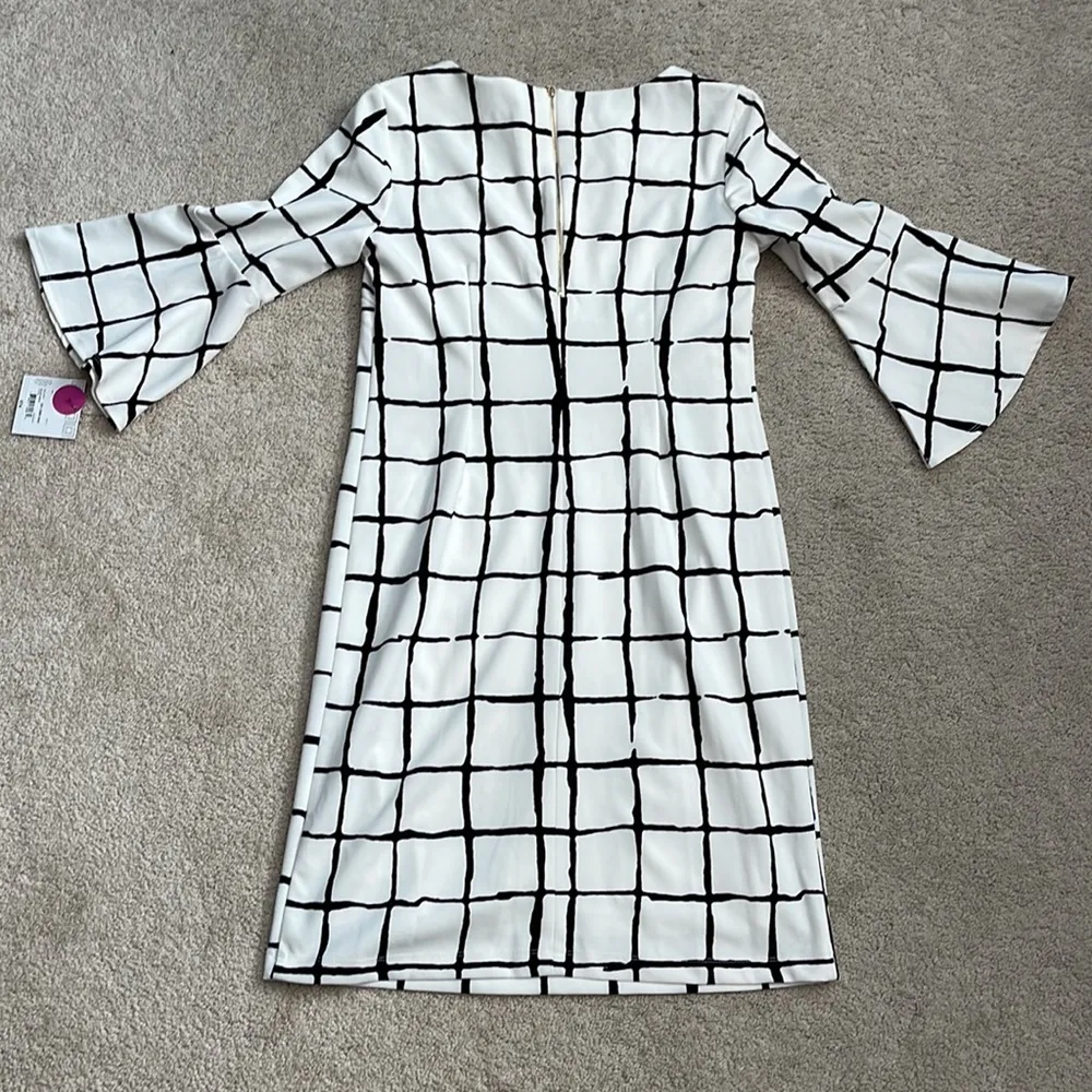 NWT gorgeous  full lined bell-sleeve mid-length dress with zip back - Image 6