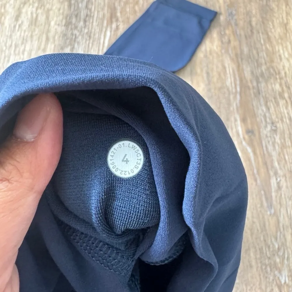 Align High Rise 25” True Navy Size 4 NWT - Image 4