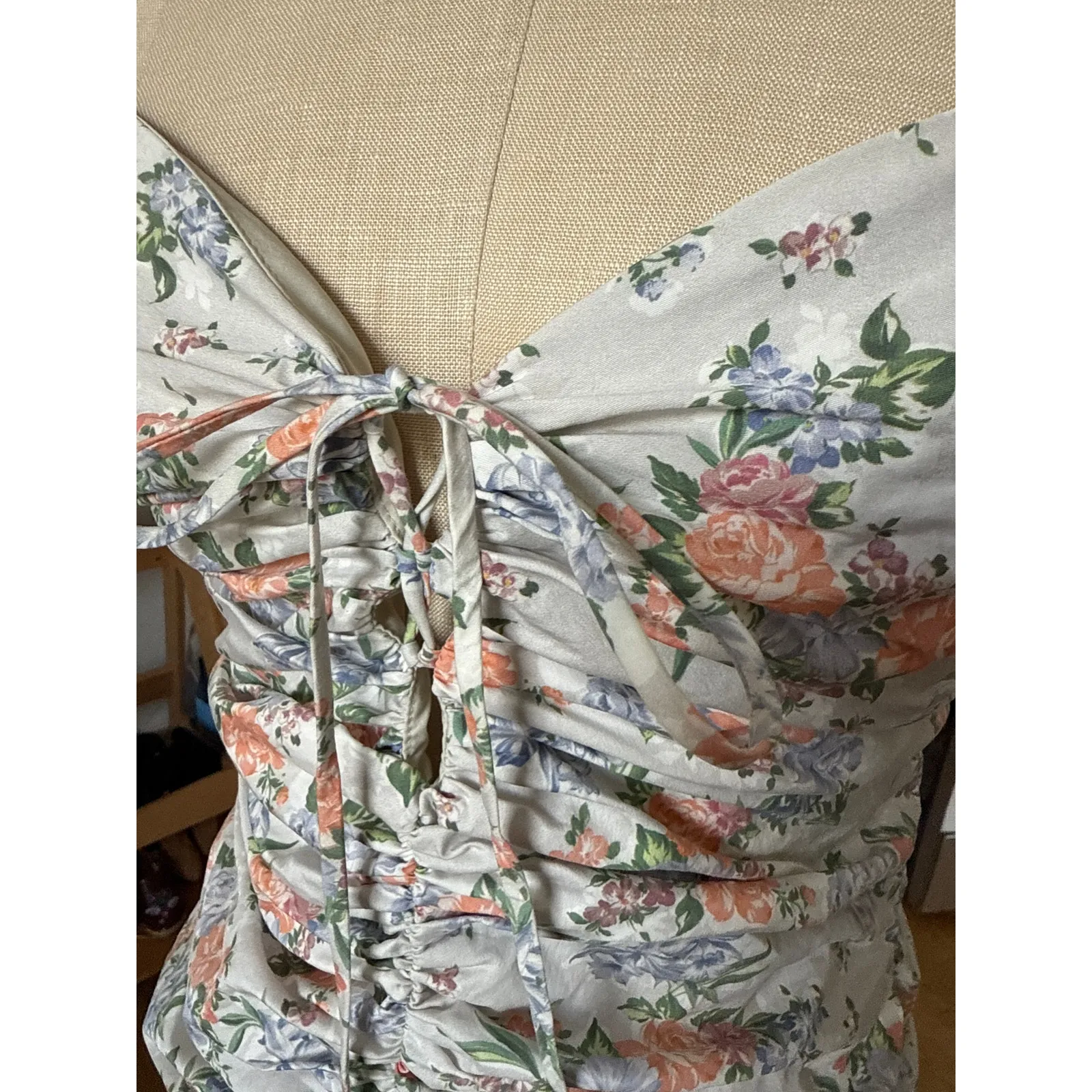 House of CB London Kara Pleated Cotton Dress With Floral Print Size 1+/ 10-12 - Image 4