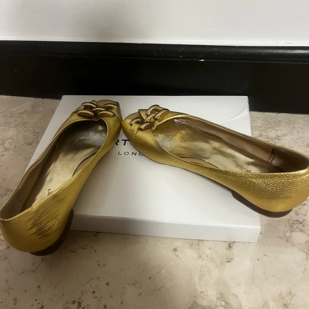 Leather Elegant Gold Women's Shoes Size 7 - Image 7