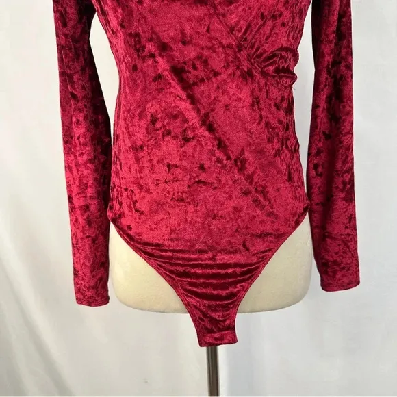 Trouvé Burgundy Velvet Bodysuit Snap Button‎ Womens Size Small Made In USA Red - Image 3