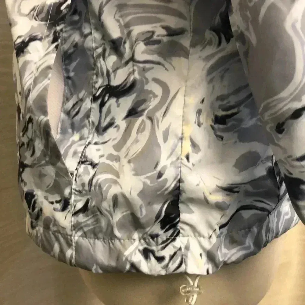 NWT New Balance Women’s Lightweight Windbreaker - Image 5