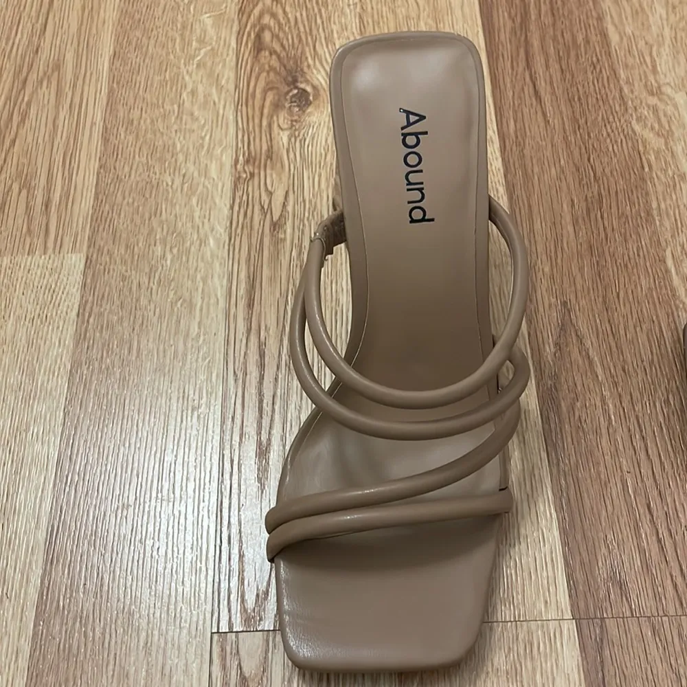 Abound Nude Strapy Block Heels Size 6 - Image 3