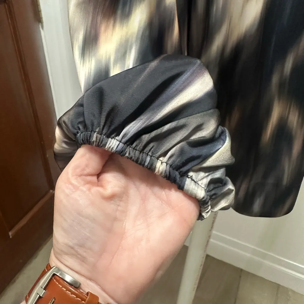 H&M Silky Black and Brown Women's Boxy Balloon Sleeve Back Neck Tie Top Sz M - Image 3