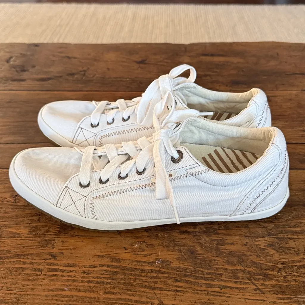 Taos White Star Canvas Sneakers Size 10 - Image 2