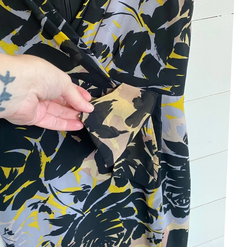 Banana Republic Sleeveless Print Wrap Cool Neutral Dress Abstract Floral - EUC 4 - Image 5