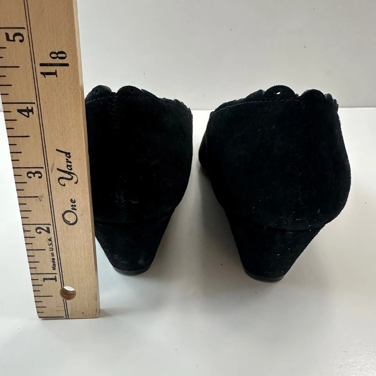 Talbots Black Suede Scalloped Wedge Heel Pumps Shoes Women's Size‎ 6.5 - Image 4