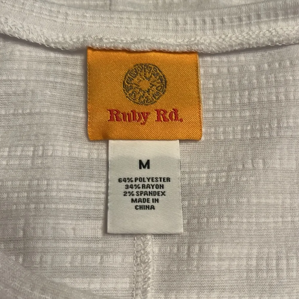 Ruby Rd. Lightweight white short sleeve top crochet on bell sleeves Size M NWT - Image 5