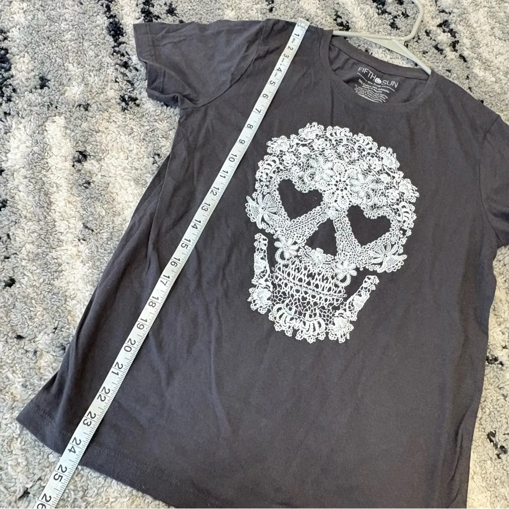 Fifth Sun Gray Floral Lace Skull Graphic T-Shirt Size Medium Women’s - Image 6