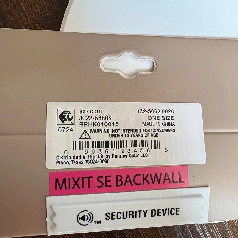 Radiant Gold Pendant Necklace with Intricate Detailing - Image 6