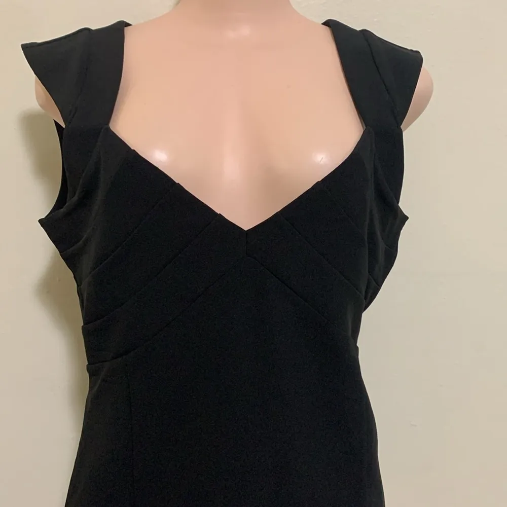 Boston Proper woman size MEDIUM black sleeveless tank blouse top - Image 3