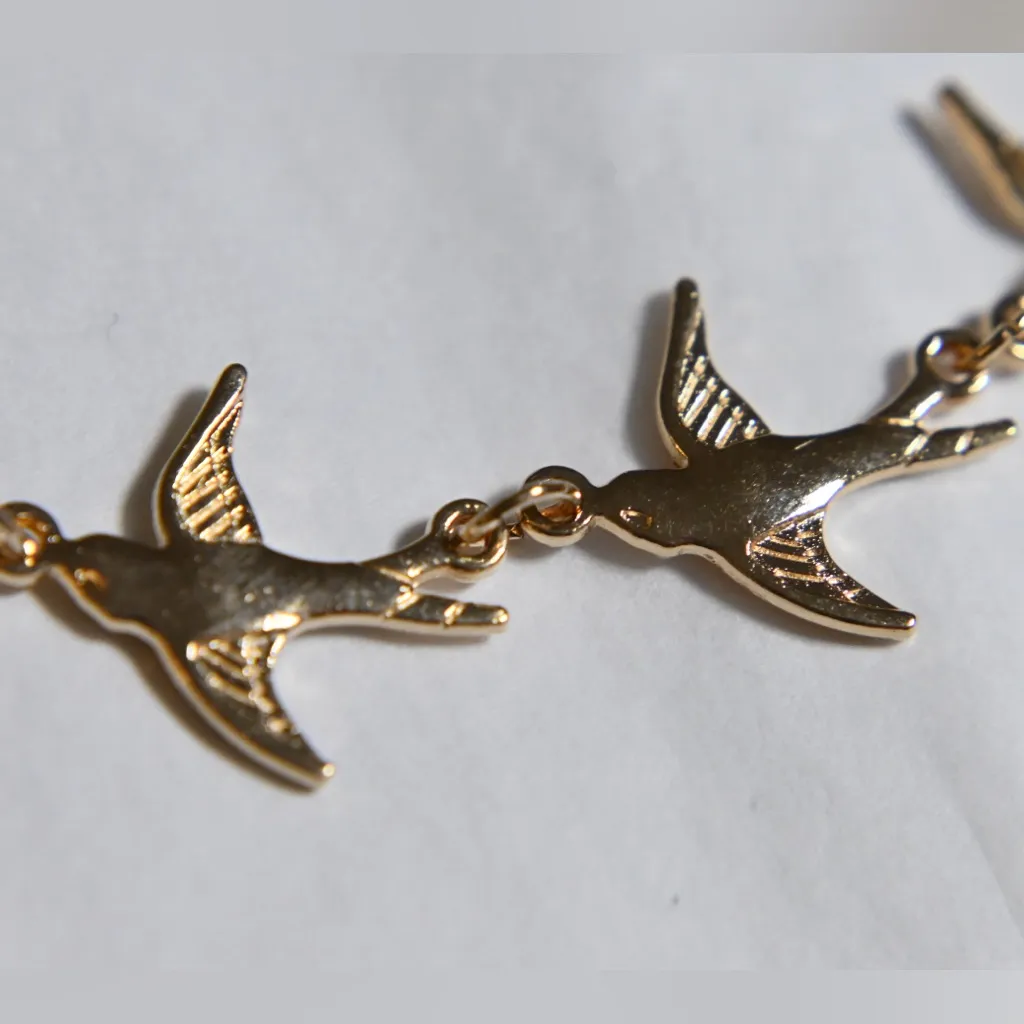 Elegant Gold Bird Necklace Great gift nature lover Perfect length New 3 birds - Image 2