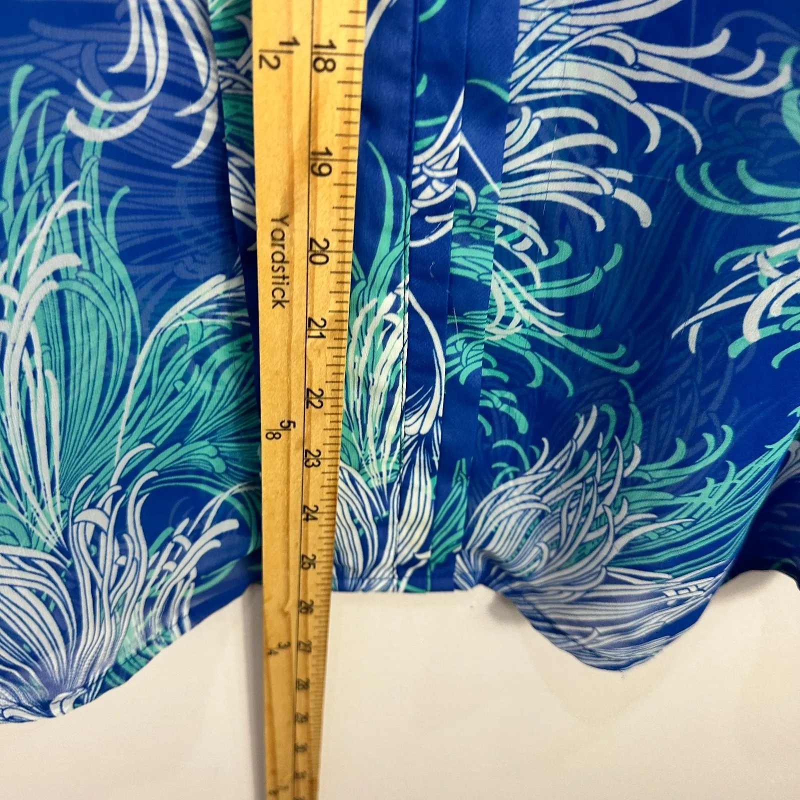 Banana Republic Top M Blue Green Feather Print Sleeveless Blouse Career Chic - Image 4