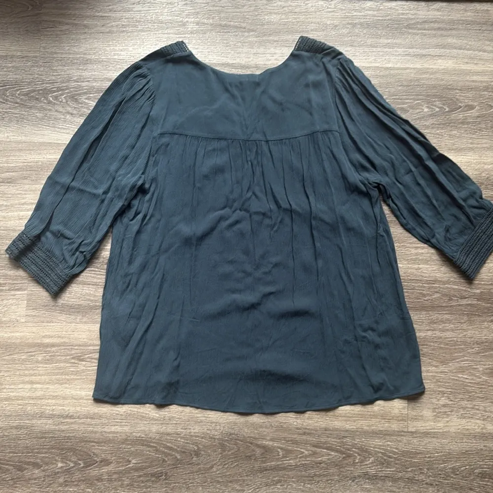 Daniel Rainn Relaxed Blouse 1X V Neck Crotched Trim Boho - Image 2