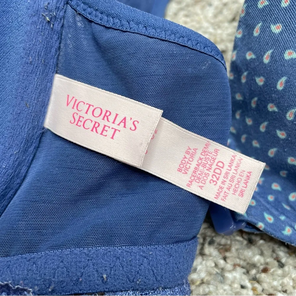 Victoria’s Secret Body By Victoria Racerback Demi Bra Blue Paisley 32DD - Image 7