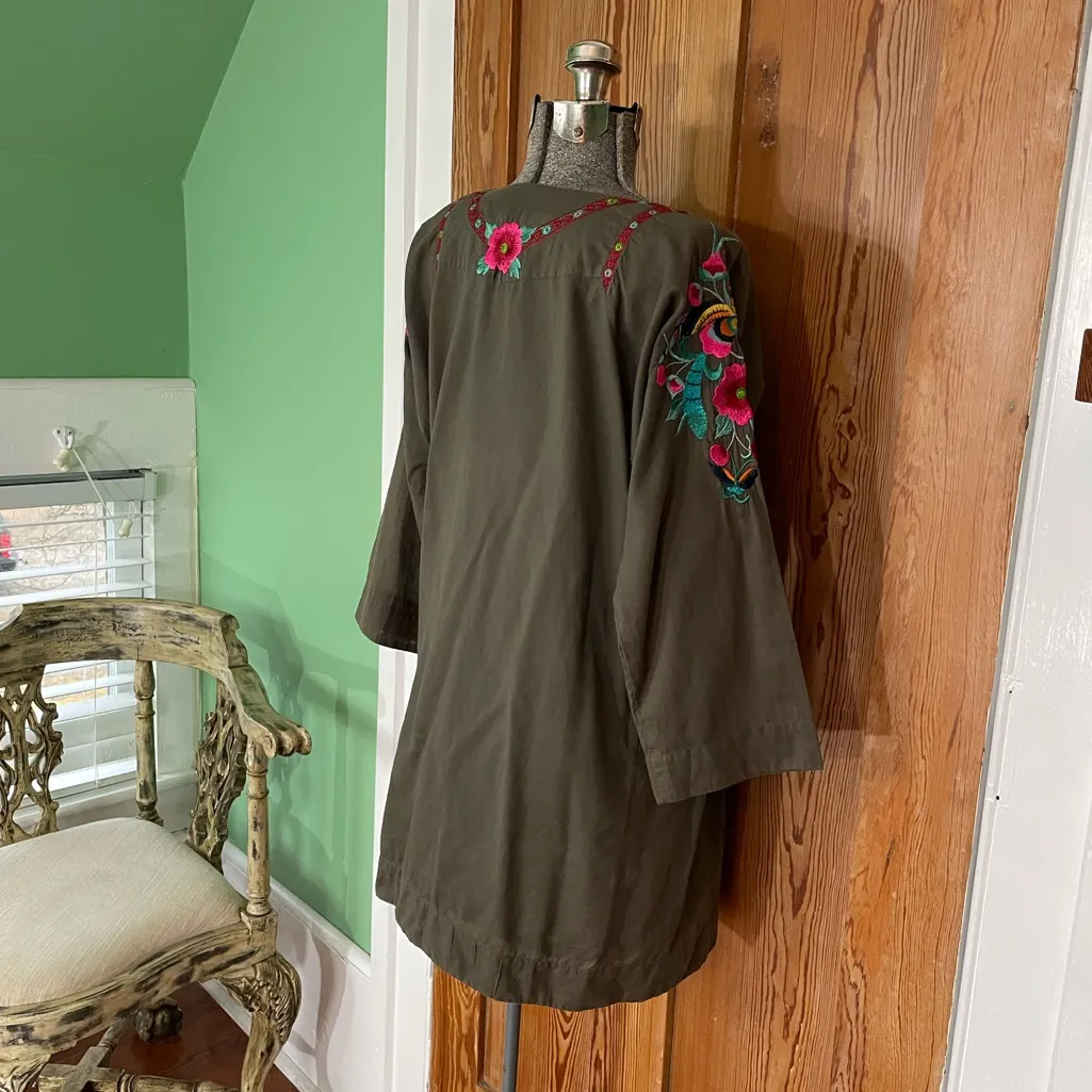BIYA by Johnny Was Olive Green Embroidered Tunic Dress Boho Folk Floral ~Small - Image 11