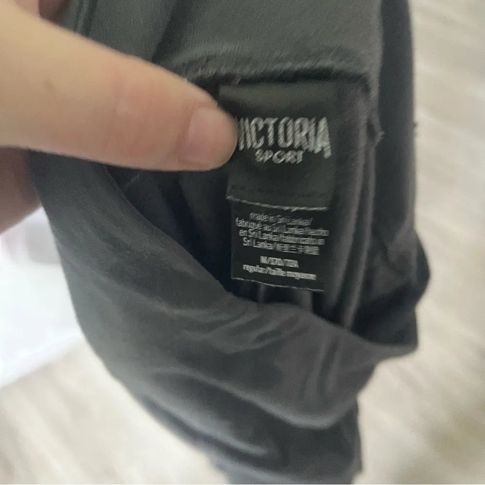 Victoria’s Secret Sport Leggings with ankle cart side ties size Medium - Image 4