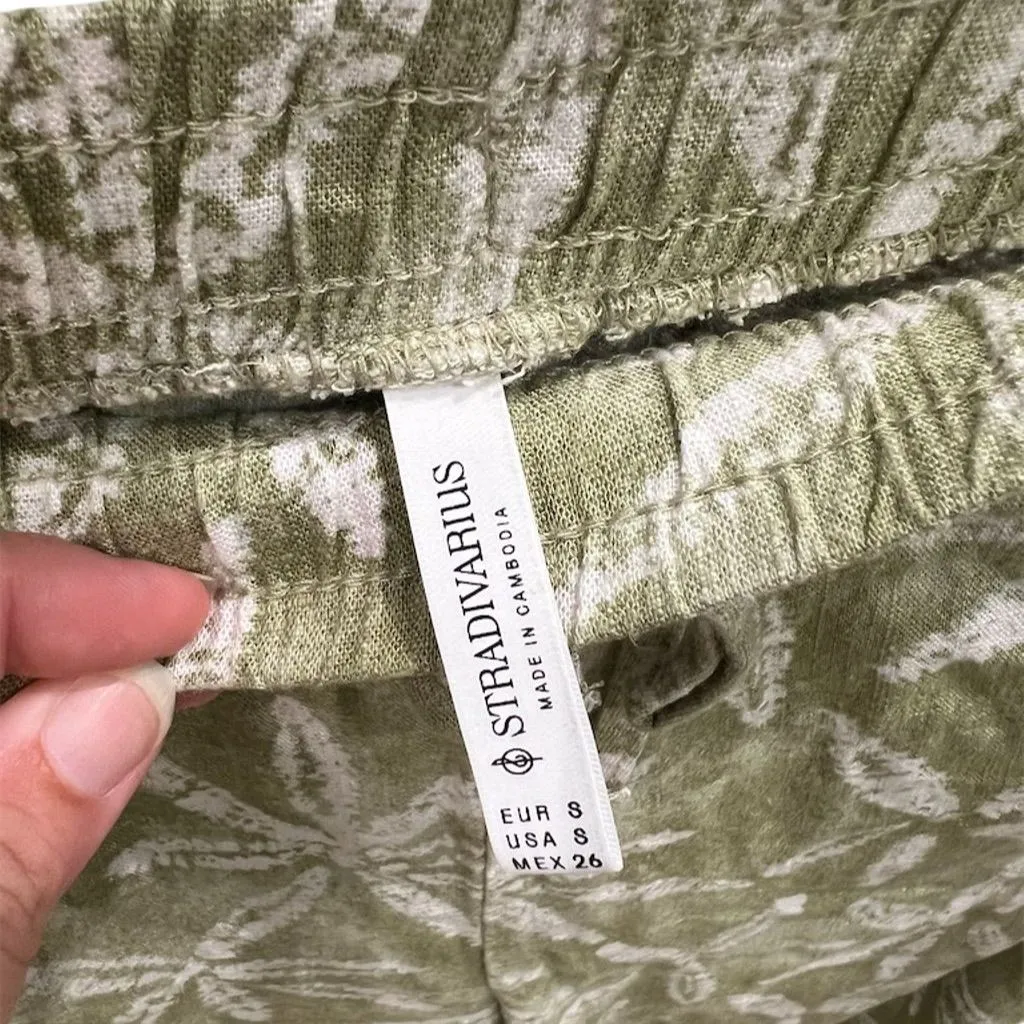 Stradivarius Women's Green Floral Wide-Leg cropped Pants Size S Casual - Image 3