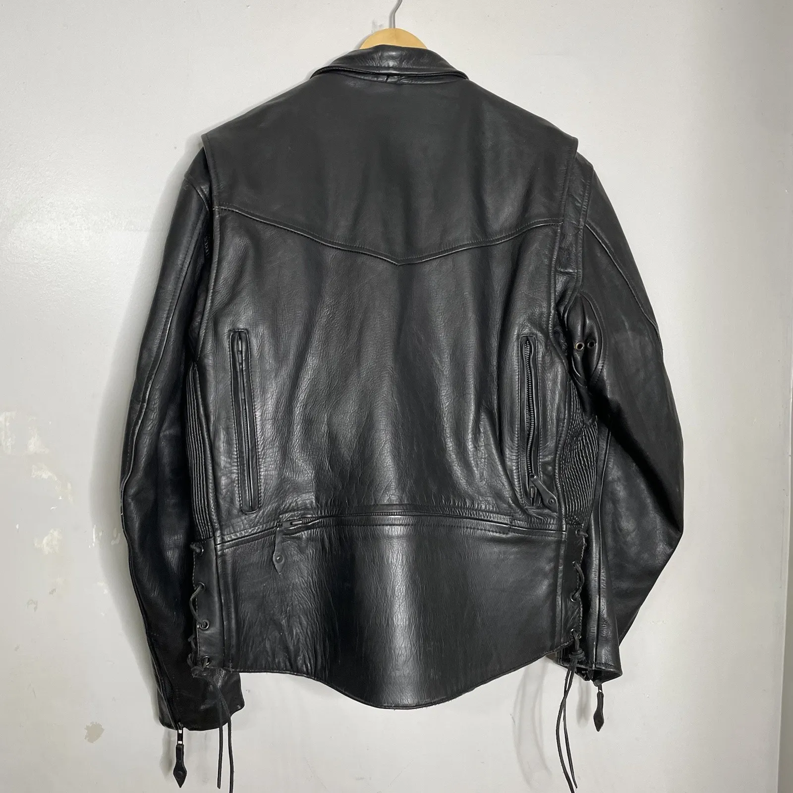 Mens vintage Raider Heavy Leather motorcycle jacket size 46 XL 1970's authentic Black - Image 3