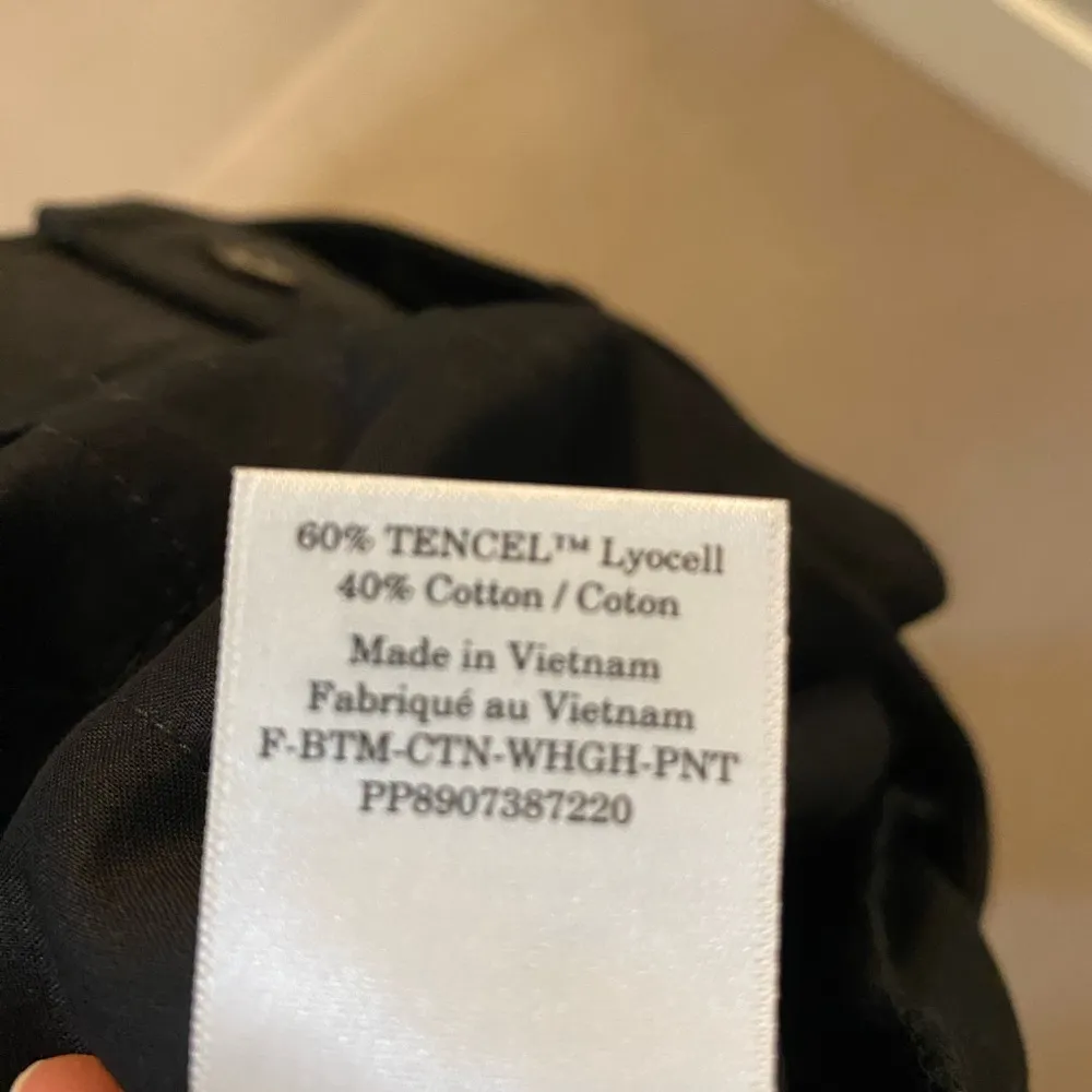 Everlane The Way High Drape black pant. High rise, wide leg, pleats. 4 short - Image 9