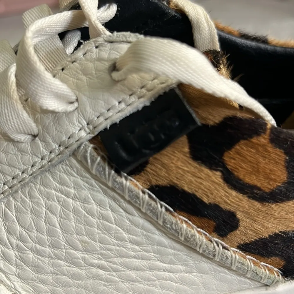 UGG ALAMEDA LEATHER/ANIMAL PRINT SNEAKER SZ 5 PREOWNED EXCELLENT CONDITION - Image 9