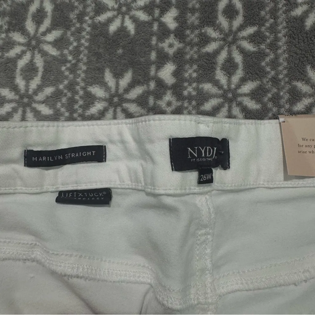 NYDJ Marilyn Crop With Fray Cuff In Optic‎ White Size 26W - Image 5