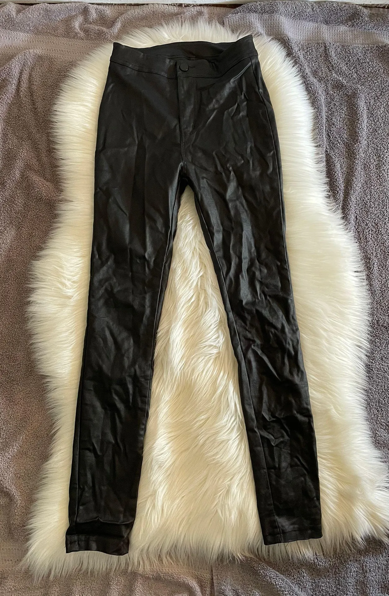SheIn Leggings Womens  Faux Leather Stretch size small like new - Image 4