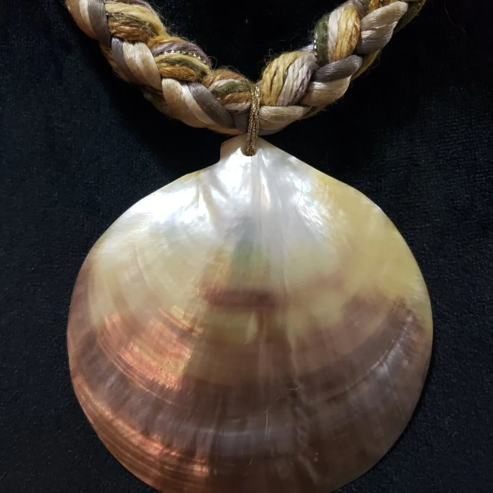 Womens Mother of Pearl Shell Circle Charm Pendant Necklace Gold - Image 5