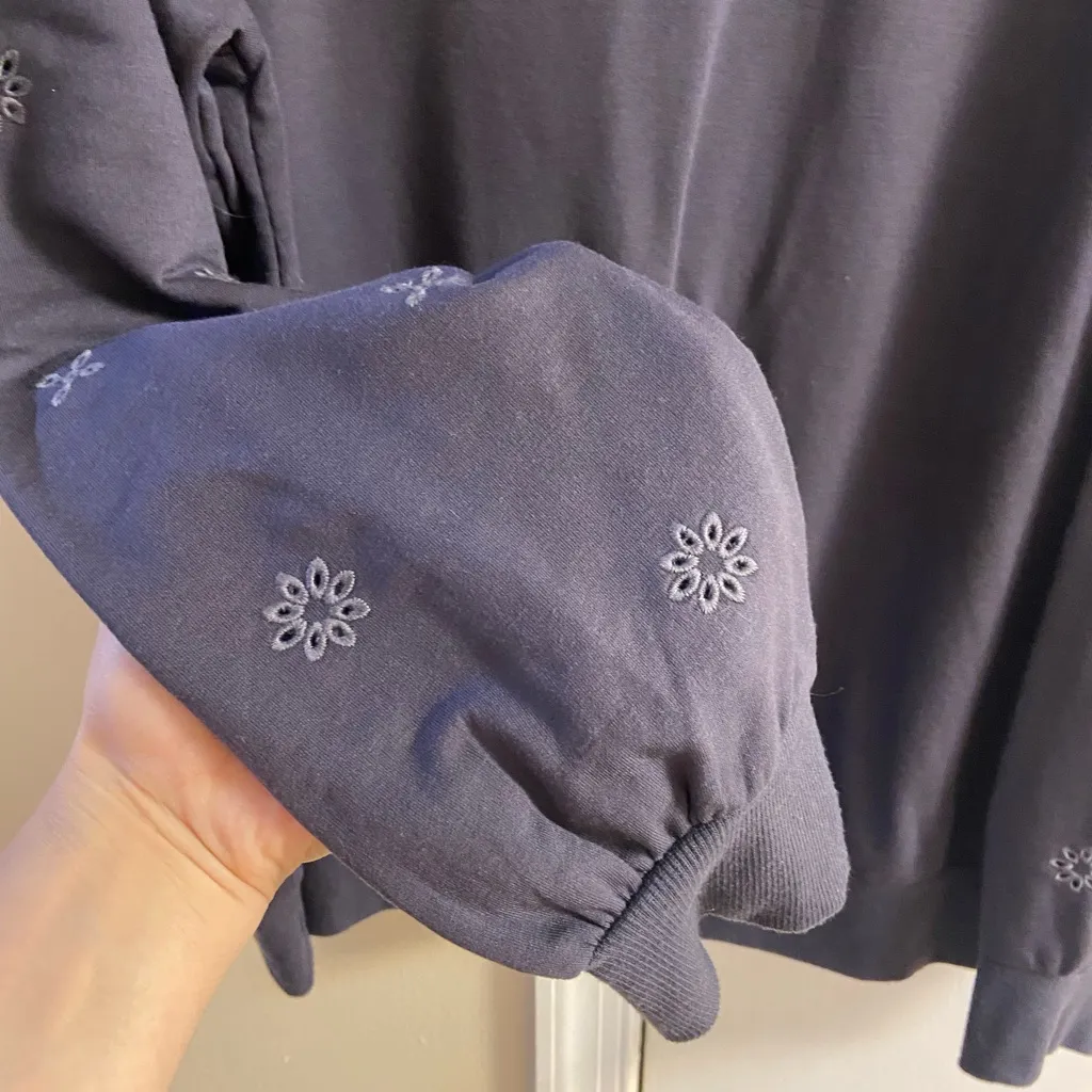 Torrid charcoal grey crewneck top eyelet sleeves 1X - Image 7