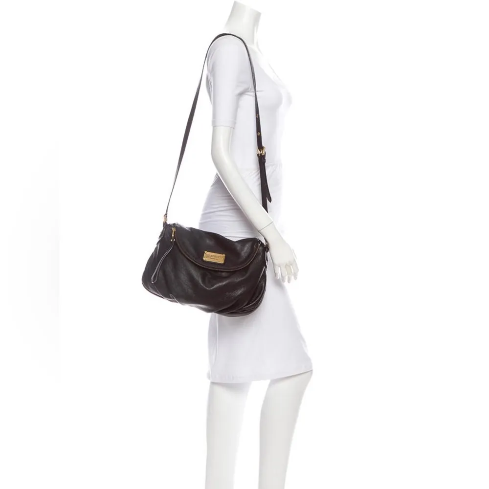 Marc Jacobs Black and Gold Pebbled Leather Crossbody Hobo Bag - Image 2