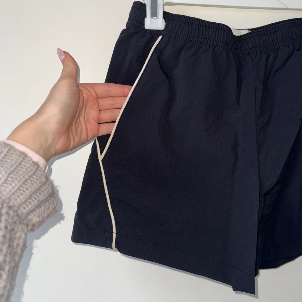 BDG Urban Outfitters Jess Nylon Track Short Black Outdoor Trendy Medium - Image 6