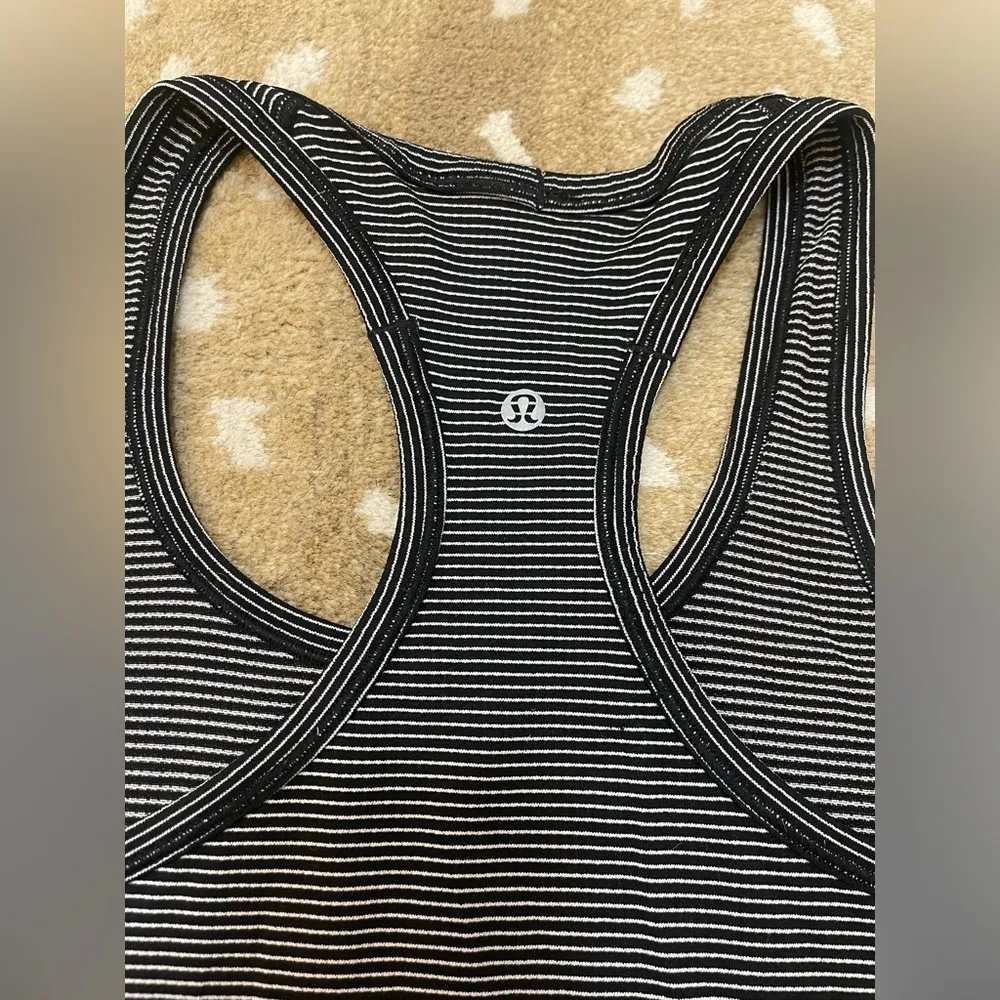 Lululemon Athletica black and white stripe swiftly tech tank top women’s size 8 - Image 5