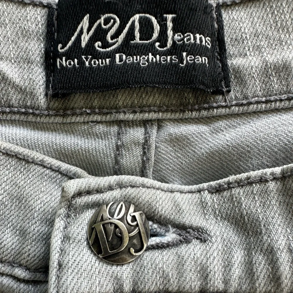 NYDJ Women's Light Gray Wash Embellished Mini Jewel Studs Denim Jeans Size 8P - Image 6