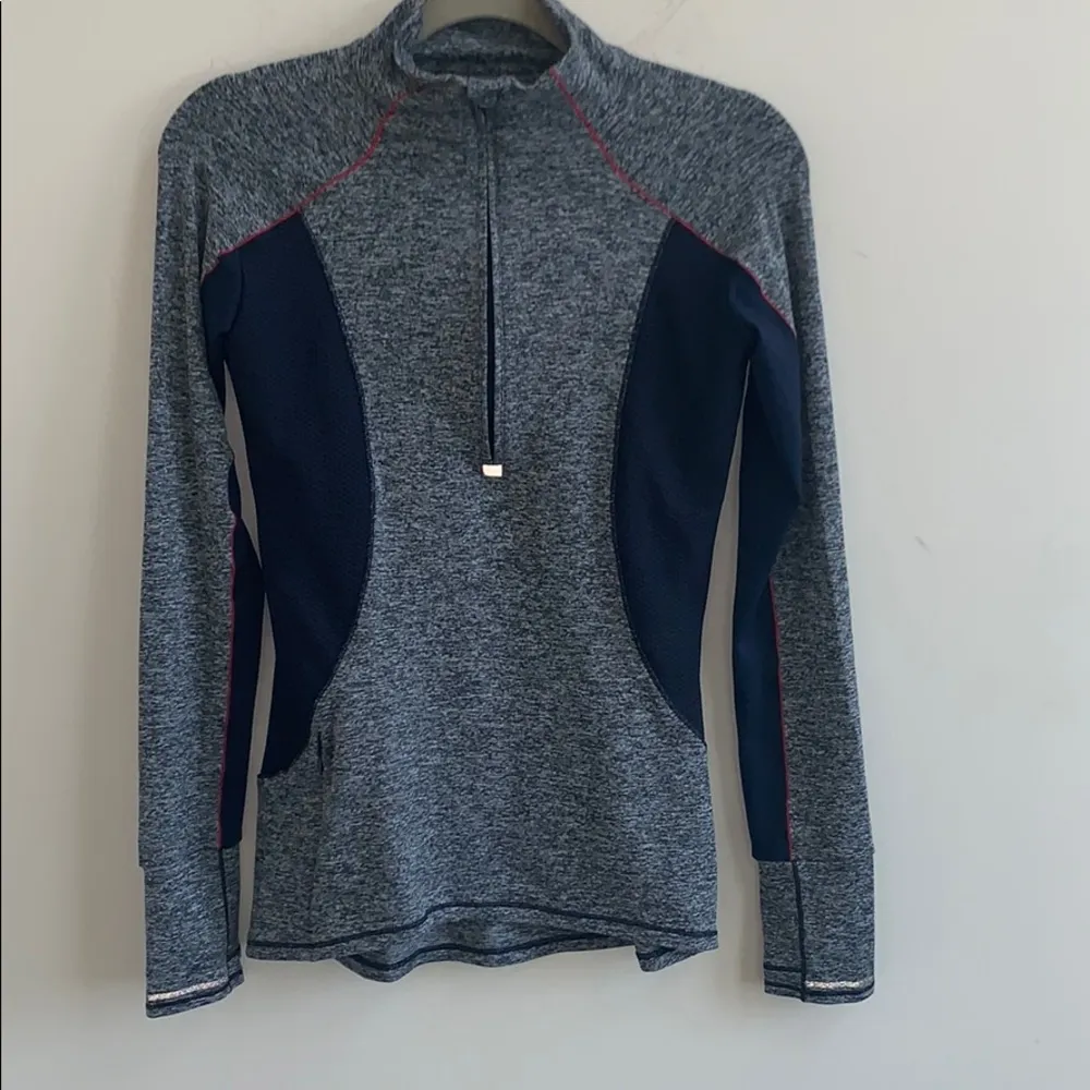 NWOT Athleta grey and navy fitted quarter zip! - Image 5