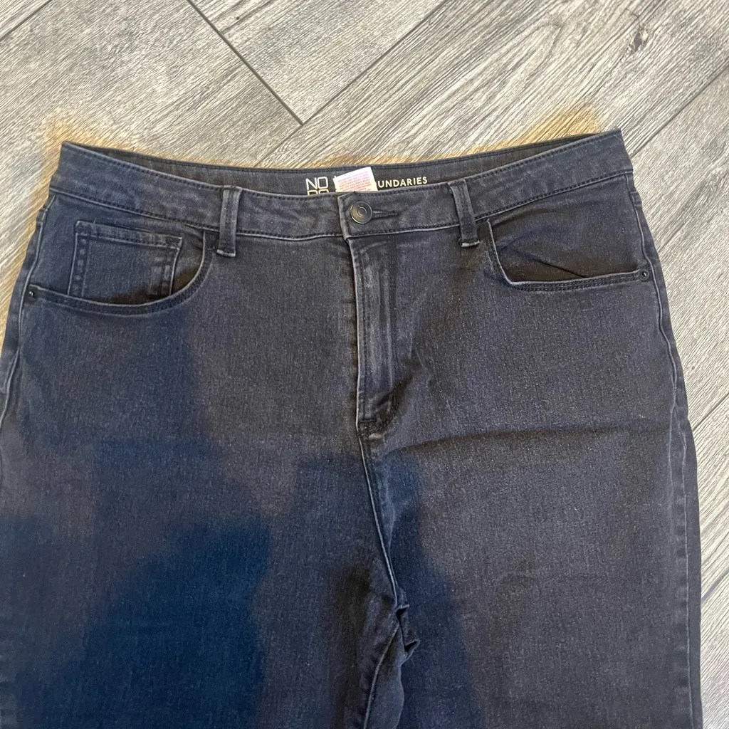 No Boundaries Black Skinny Jeans Womens Size 17 Straight Leg - Image 2