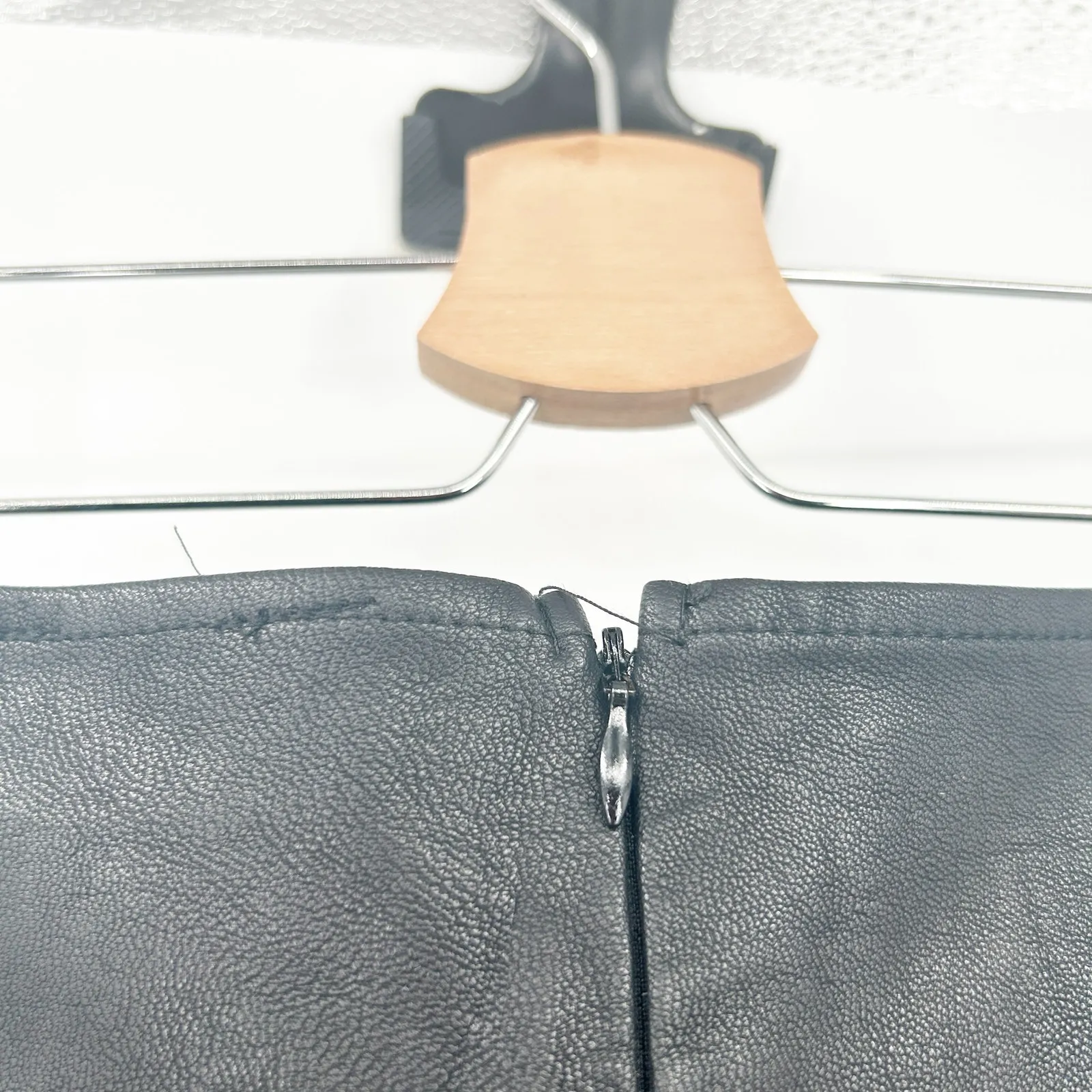 Vici Womens Edgy Moto Going Out Pleated Ruched‎ Pencil Faux Leather Mini Skirt M - Image 4