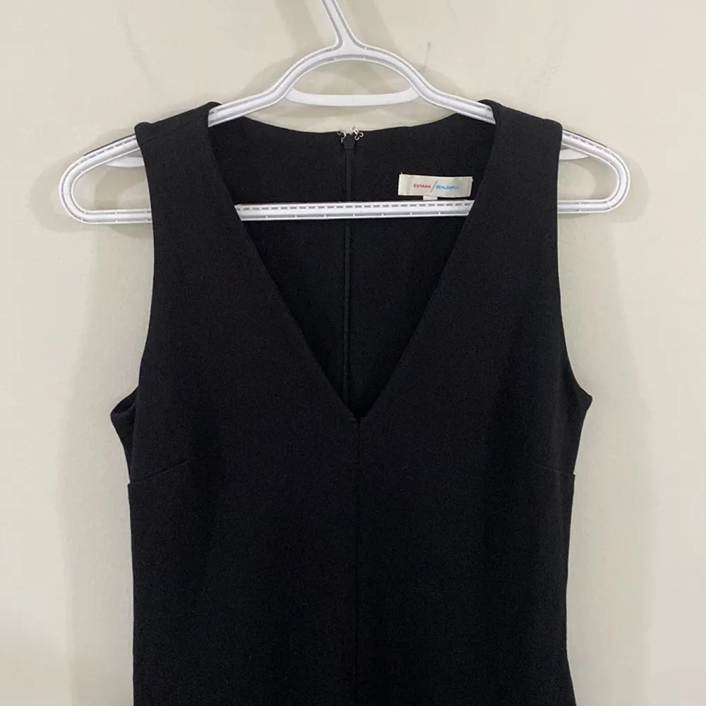 Cuyana for Real Simple v neck pocketed casual little black dress size XS - Image 4