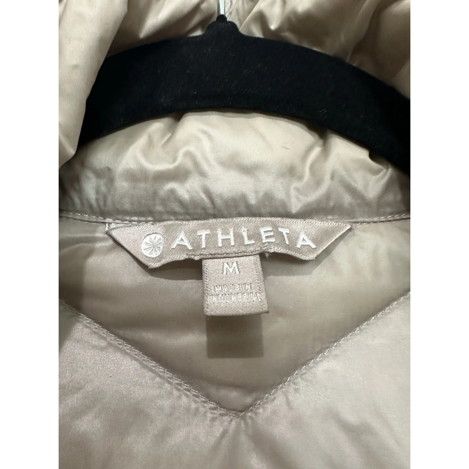Athleta Banner Peak Down Jacket in a beige Size M cinching details at the waist - Image 4