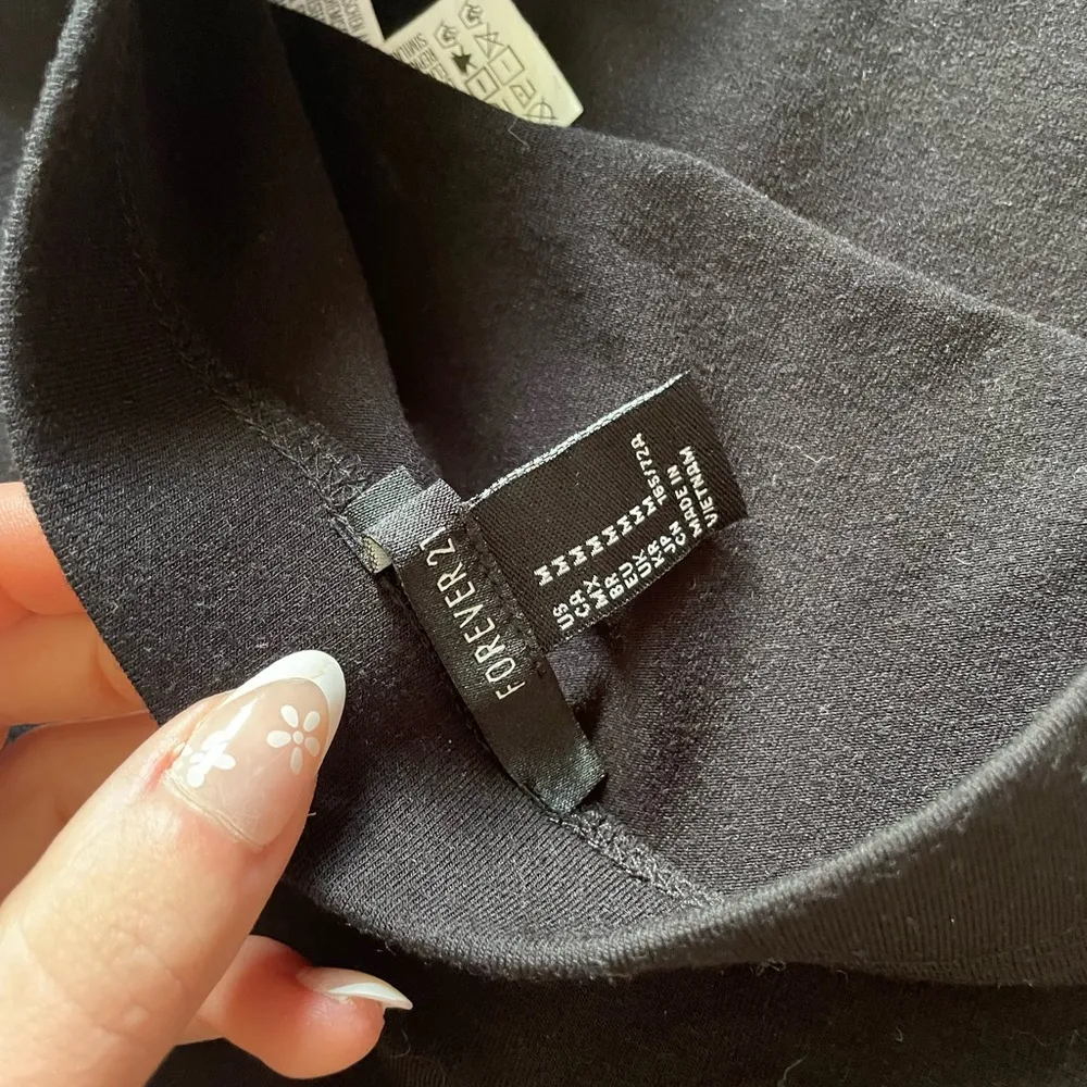 Forever 21 black wrapped mini skirt size medium - Image 3